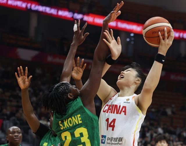 开云体育网页版入口-中国女篮世预赛取得开门红，李月汝回归首秀得分全队最高