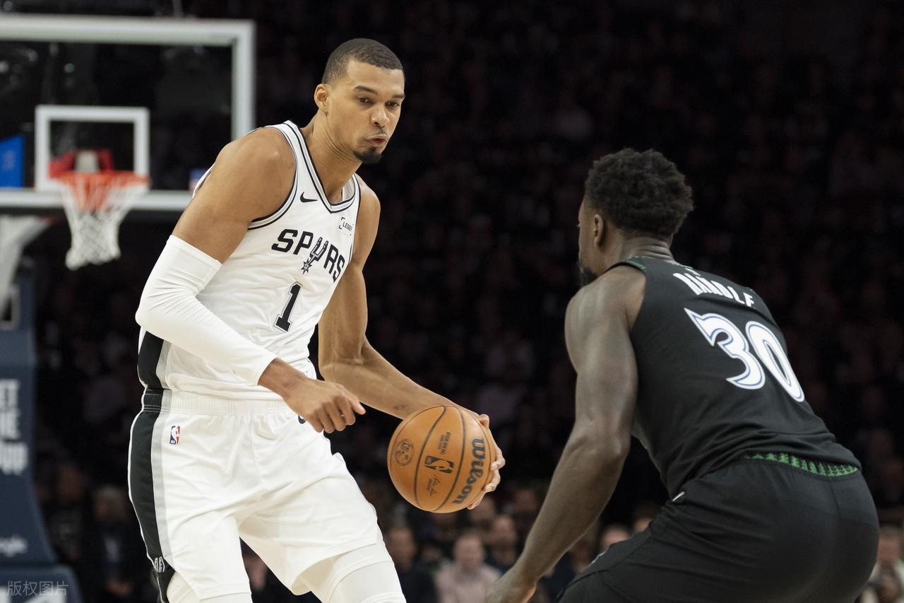 开云体育官方网-一战狂刷9项NBA纪录！上帝是多偏心，创造出文班这样的怪物